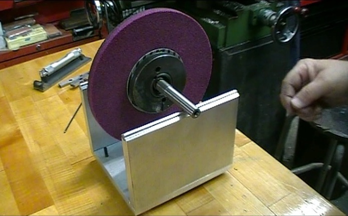 Grinding with a balanced grinding wheel will make it possible to achieve the required